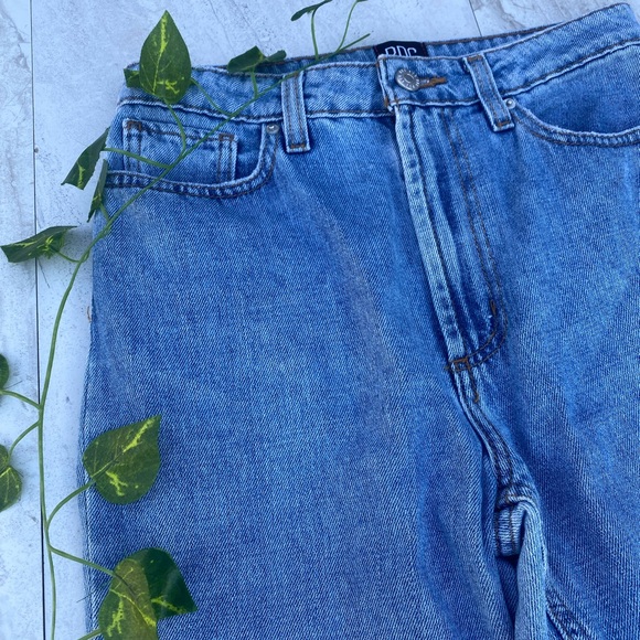 Urban Outfitters Denim Mom Rise Slim Jeans Waist Straight Leg BDG Retro 90s UO - Picture 5 of 9